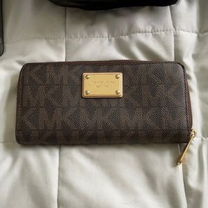 Michael kors wallet